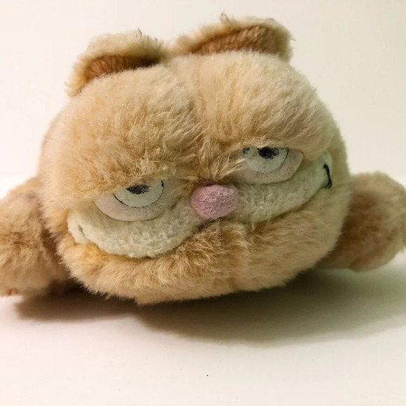 Vintage Garfield Laying Down Plush 12 Inch Long Stuffed Toy - Picture 2 of 16